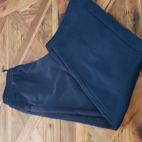 ADIDAS heavy Jogger pants - Picture 3 of 3